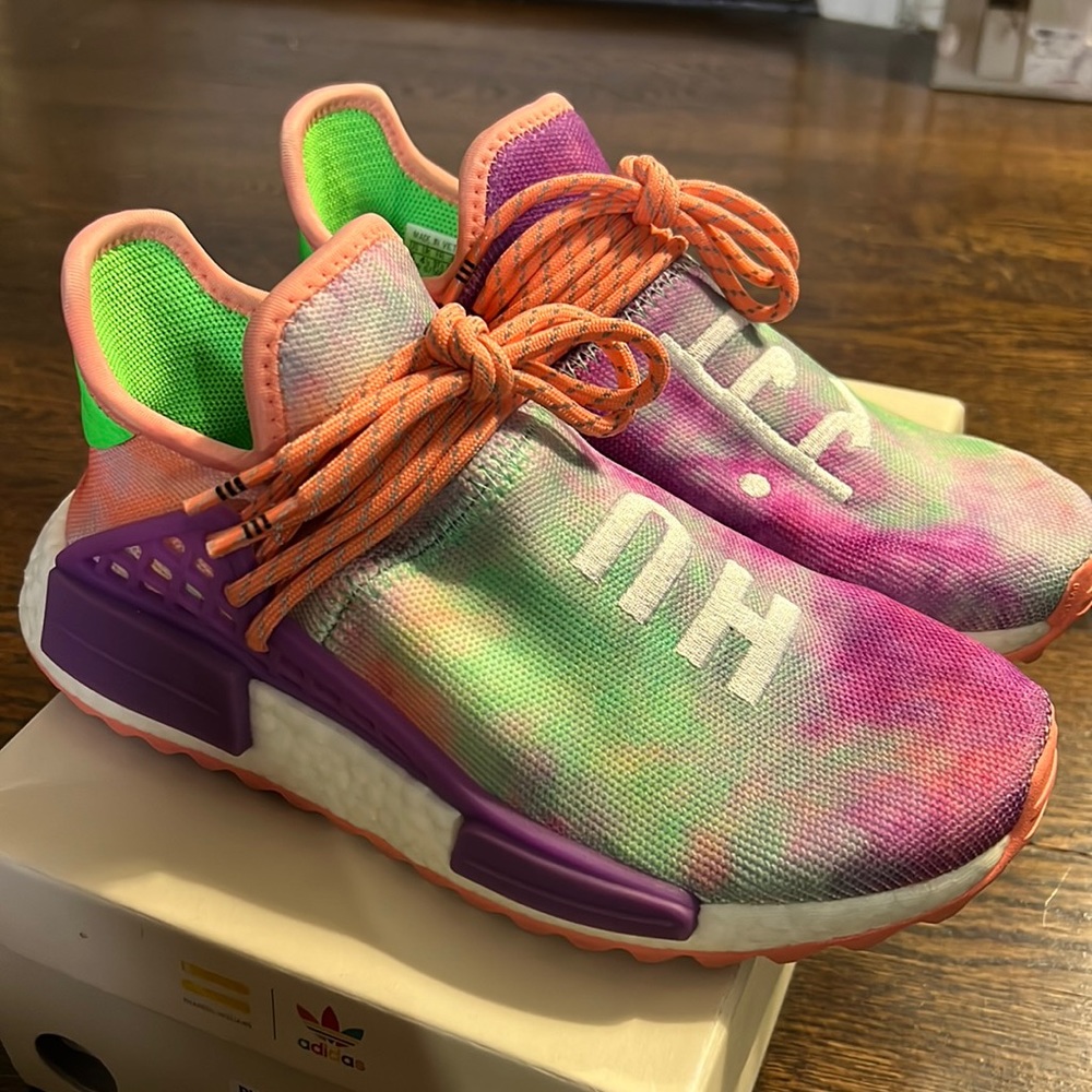 PHARRELL WILLIAMS ADIDAS/ PW Hu Holi NMD MC (Chalk Coral)